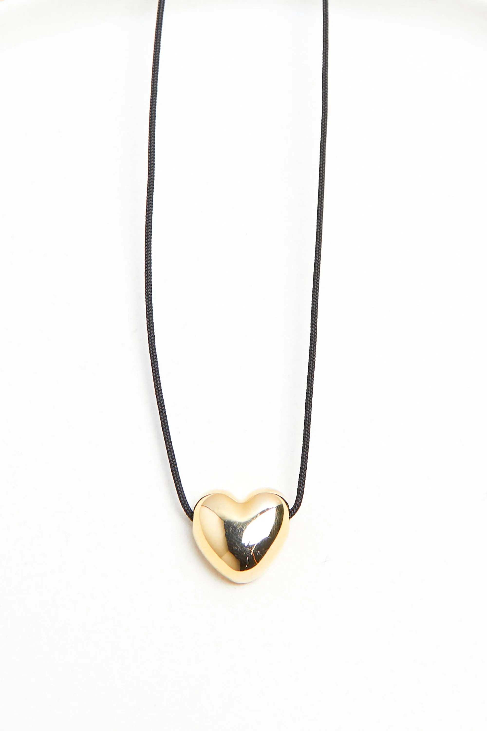 CHAIN NECKLACE WITH HEART PENDANT