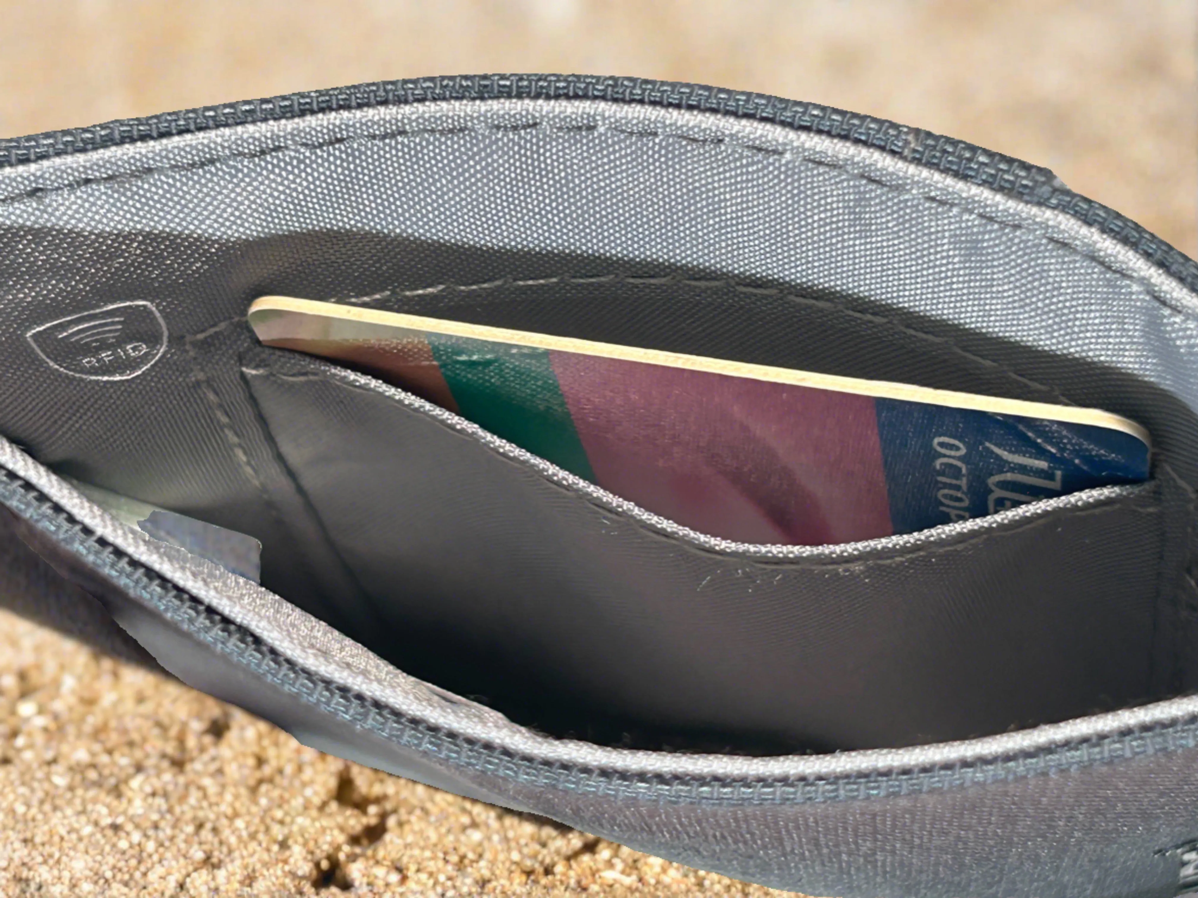 LiFEVENTURE RFiD Travel Wallet