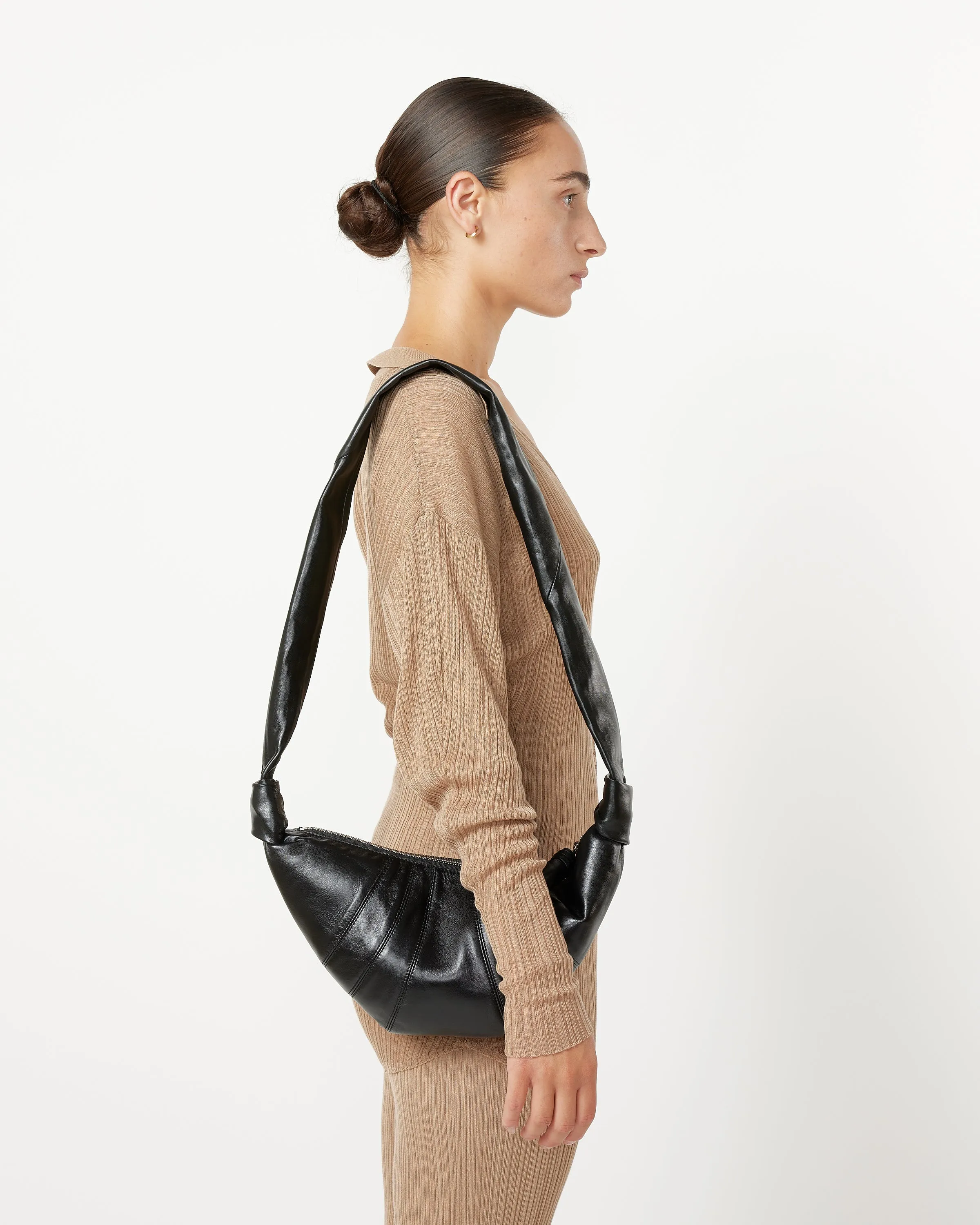Small Croissant Leather Bag in Black