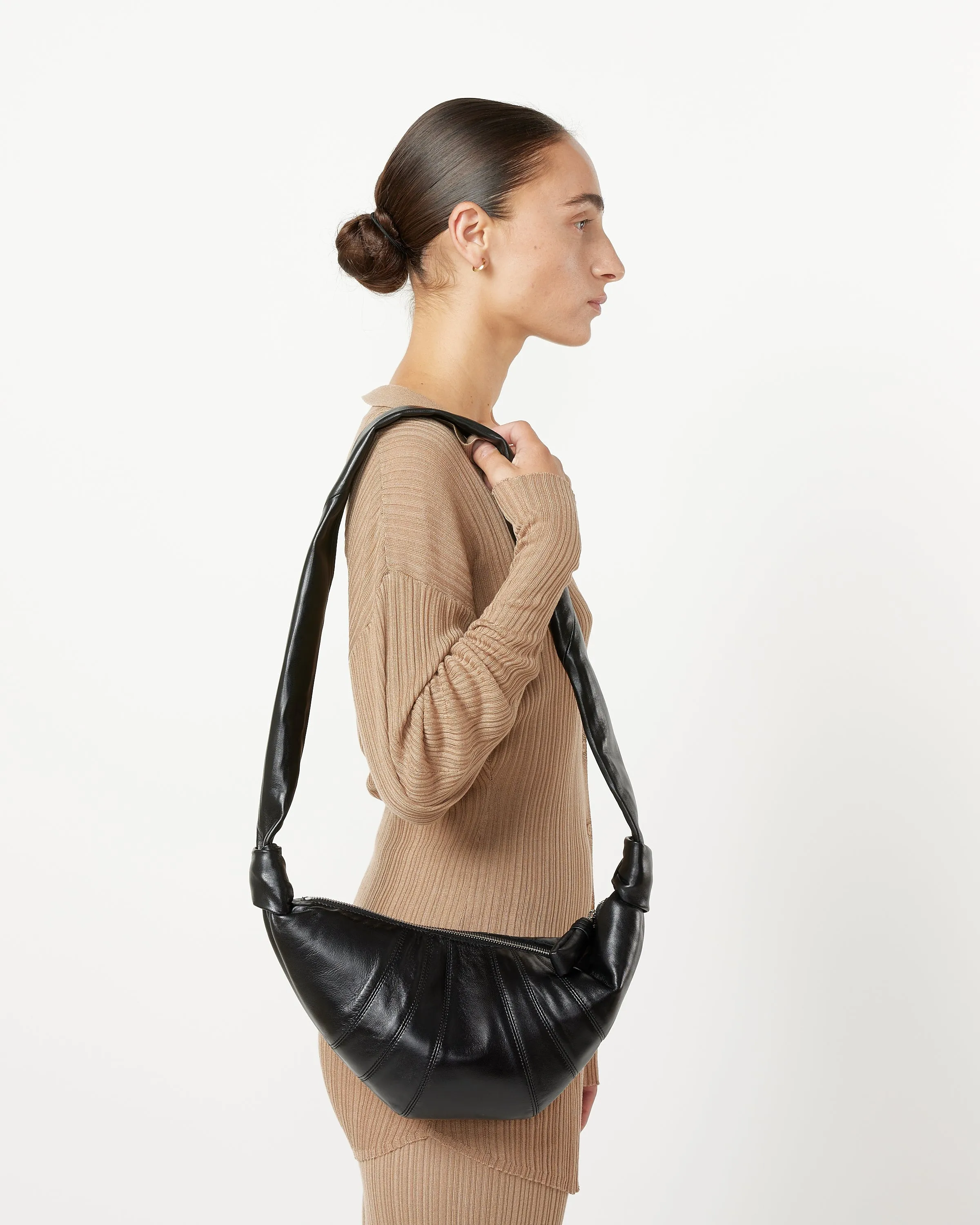 Small Croissant Leather Bag in Black
